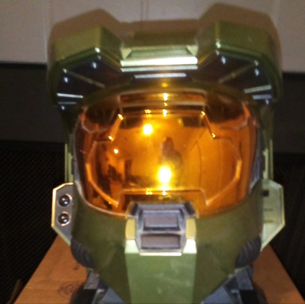 Halo 3 Master Chief helmet with stand
